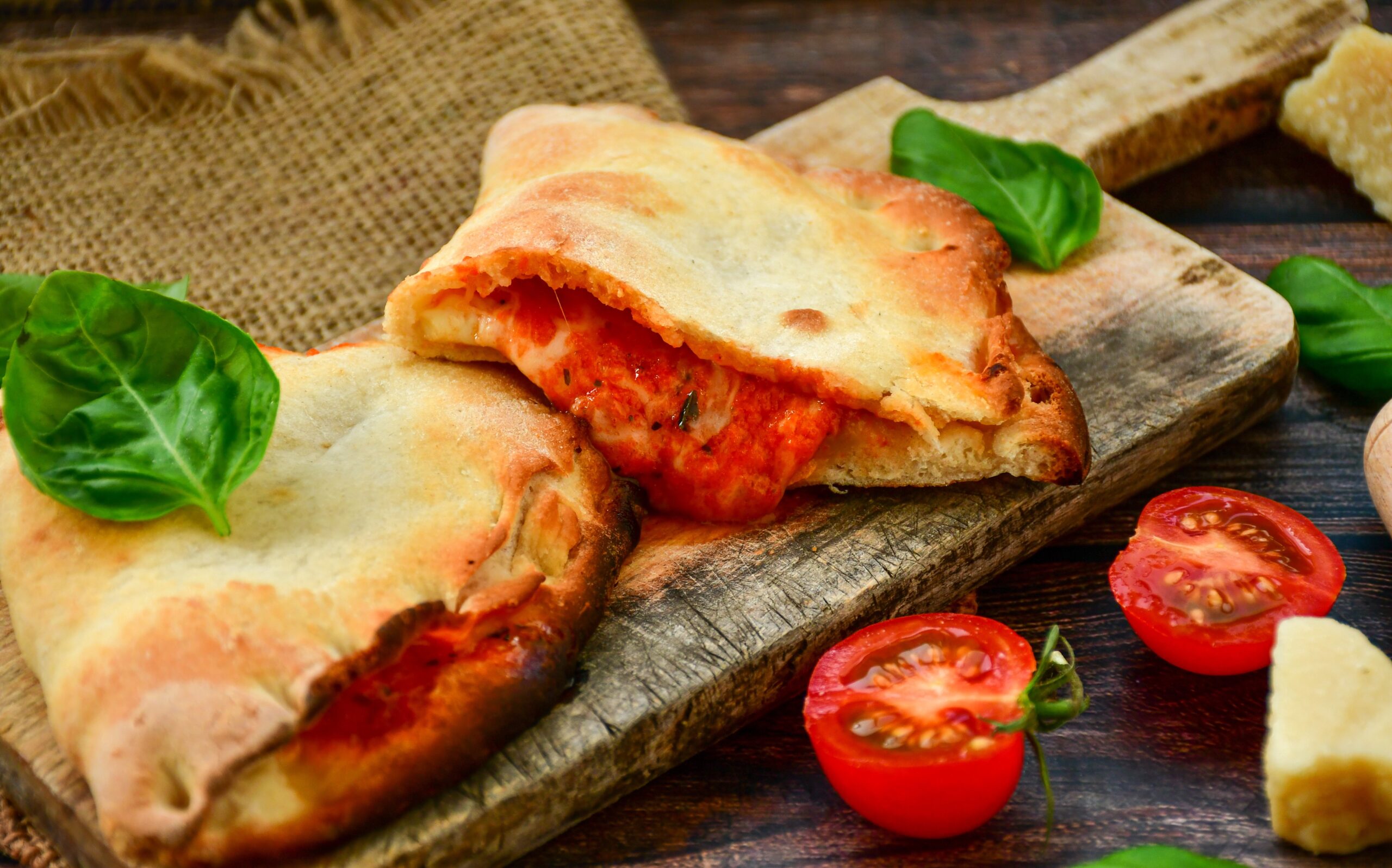 Calzone al forno: una delle meraviglie della cucina italiana