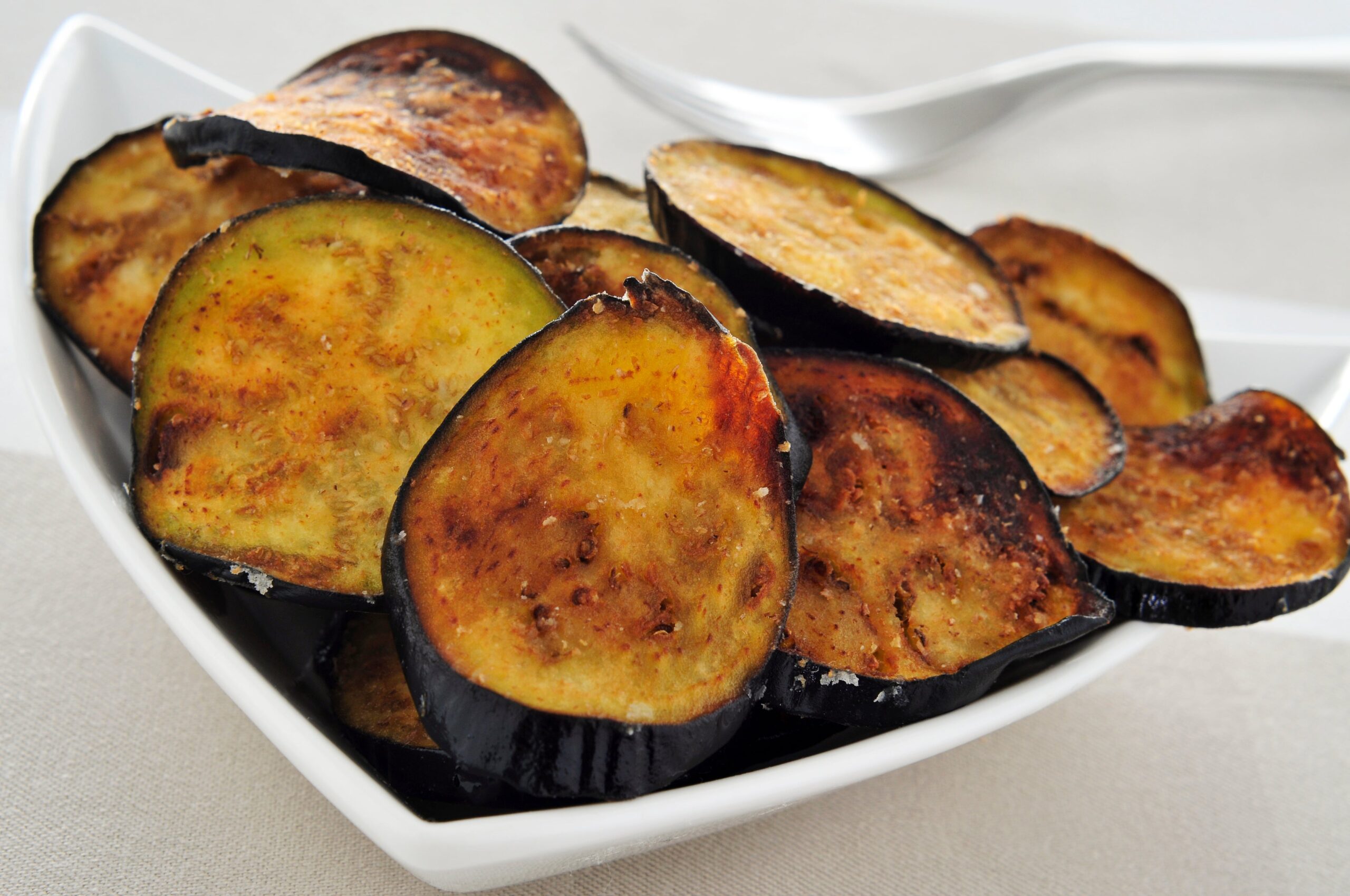 Chips di melanzane: scricchiolano tra i denti