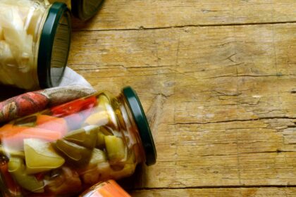 Giardiniera fatta in casa: tutta la campagna in un vasetto