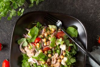 Insalata di ceci e tonno: fresca, estiva, nutriente, ma leggera