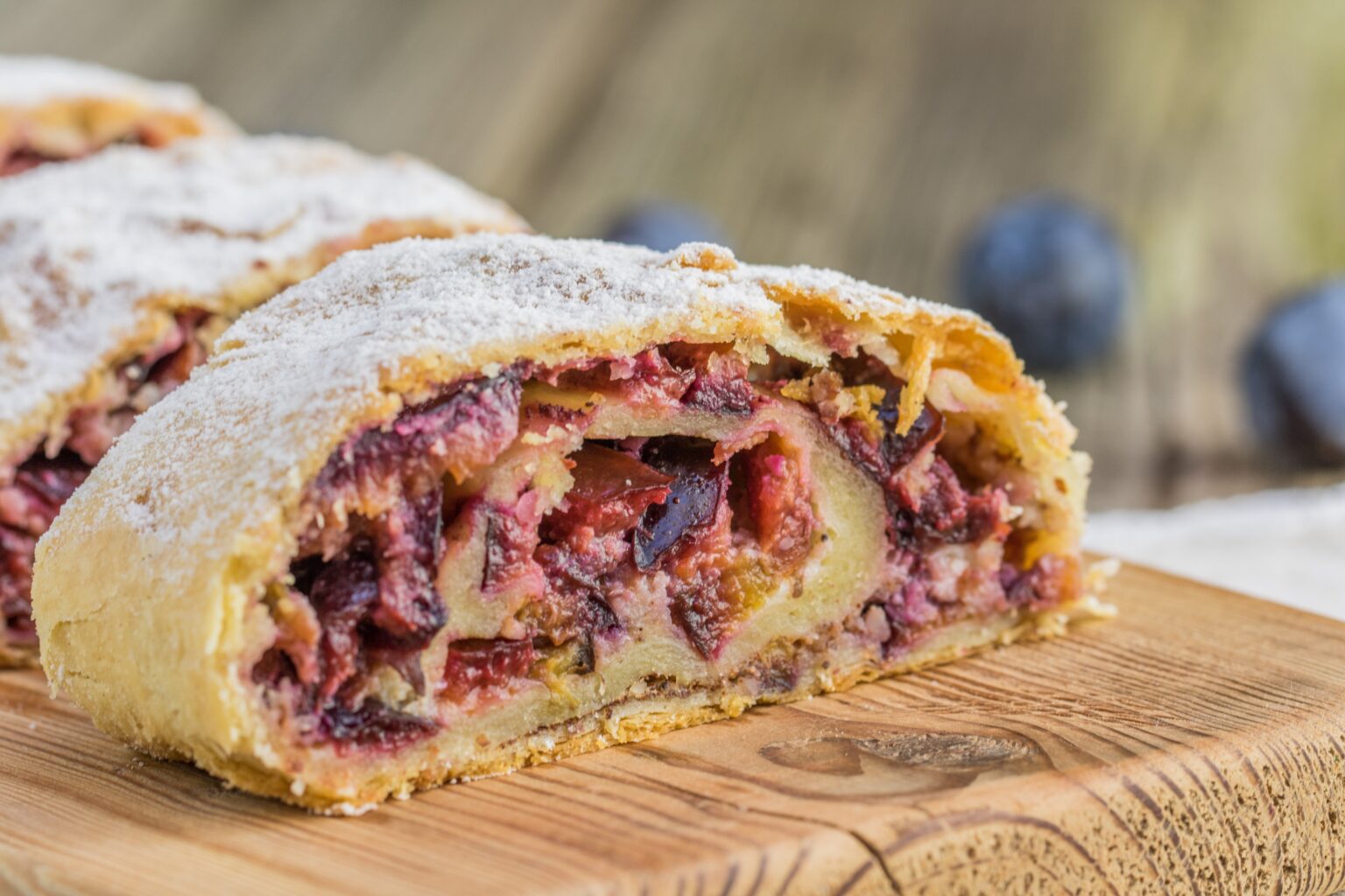 Strudel di prugne: originale e super facile