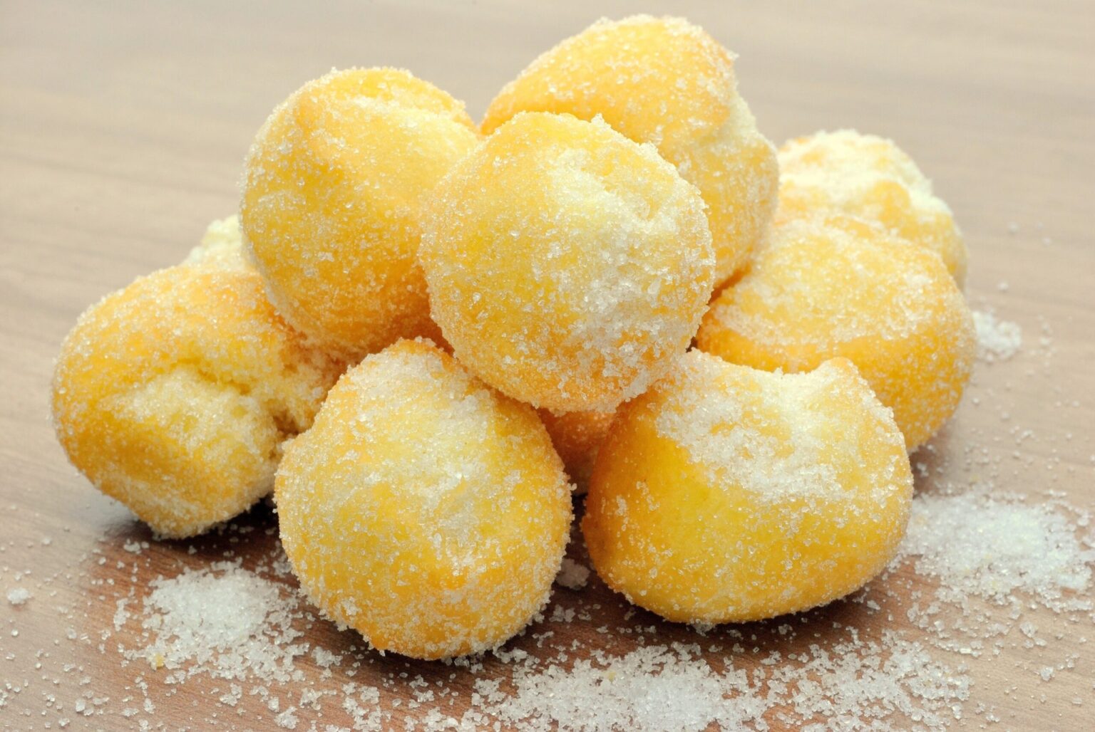 Frittelle al limone: come prepararle e renderle soffici e profumate