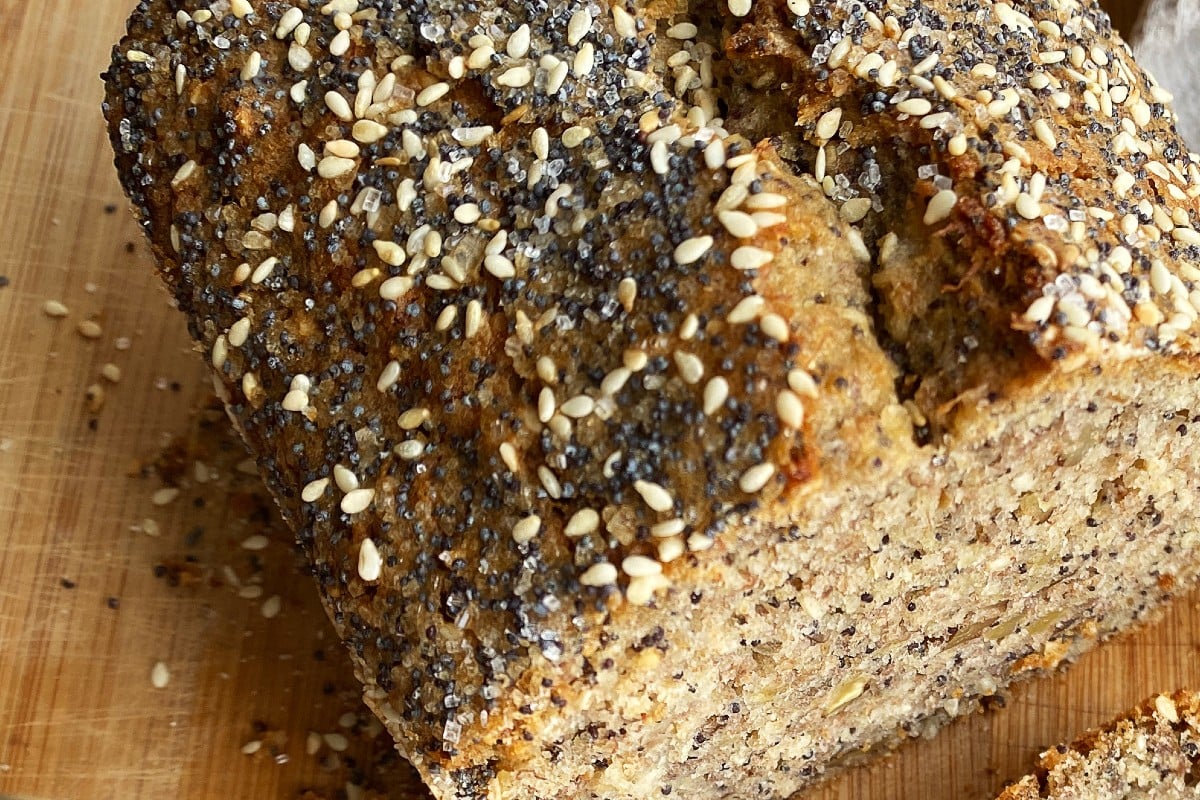 Pane ai semi misti: senza glutine, farina, lattosio né lievito