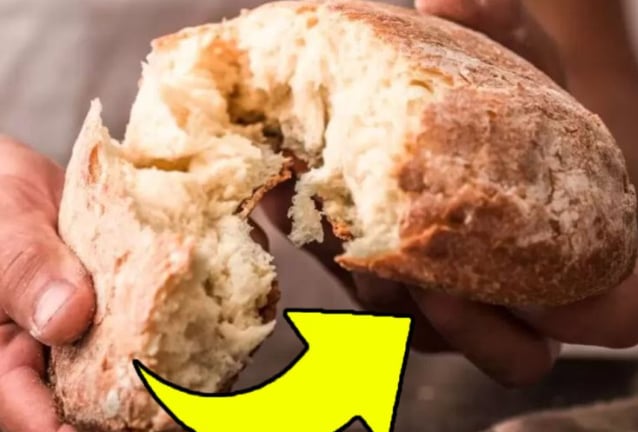 Pane vecchio e stantio, non lo butto mai via: con questo ingrediente, diventa più morbido e croccante di prima!