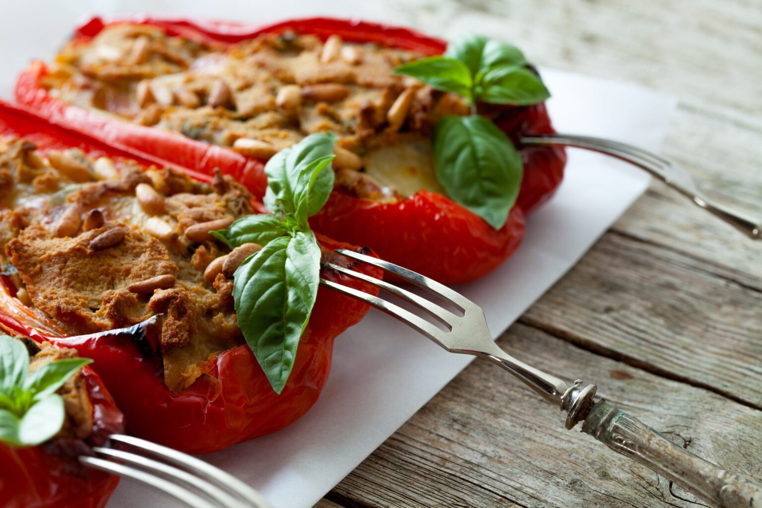 Peperoni ripieni di tonno: pronti in meno di tre quarti d’ora