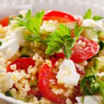 Insalata di quinoa con feta: leggera, nutriente e sana