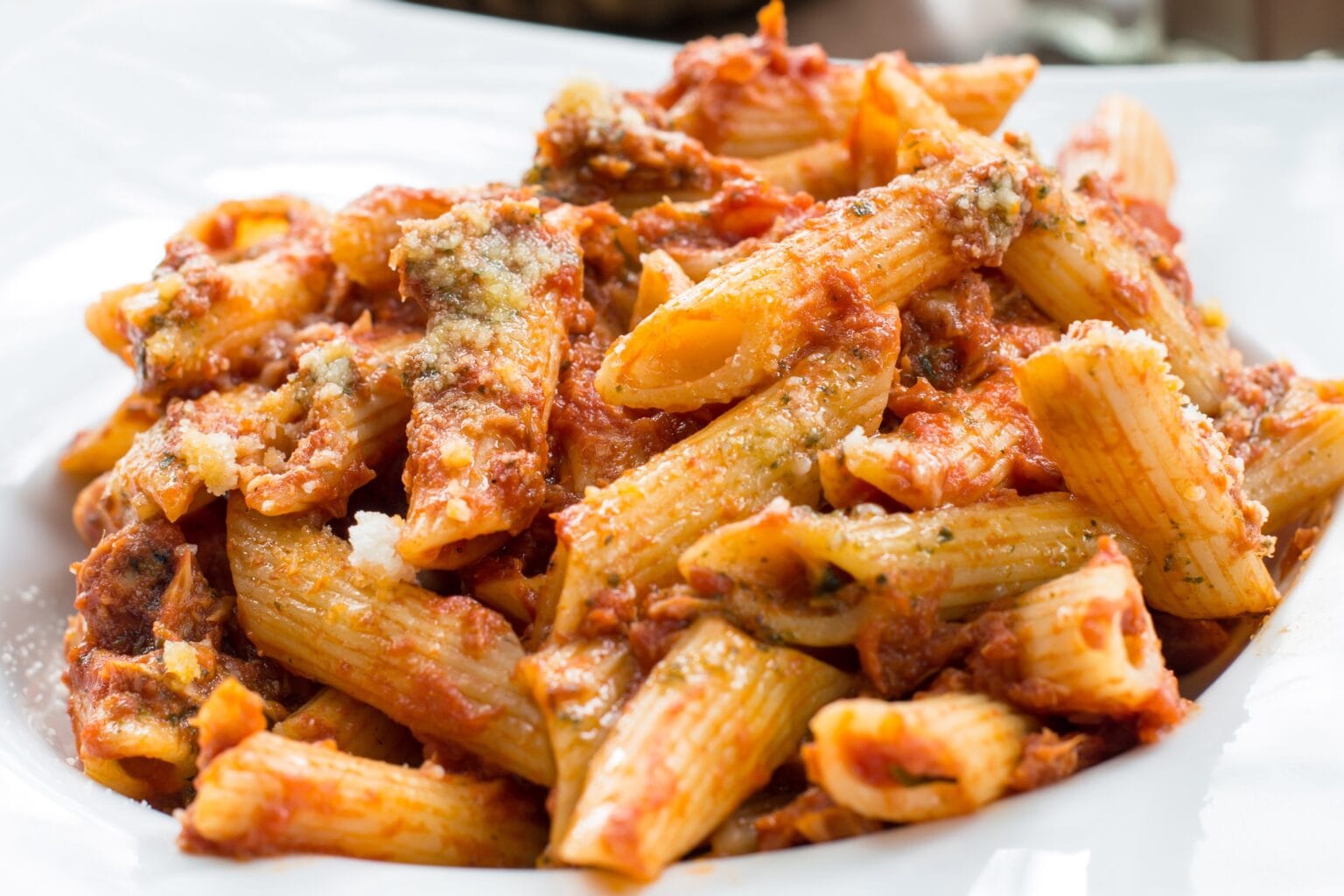 Pasta alla zozzona: la ricetta romana che piace sempre