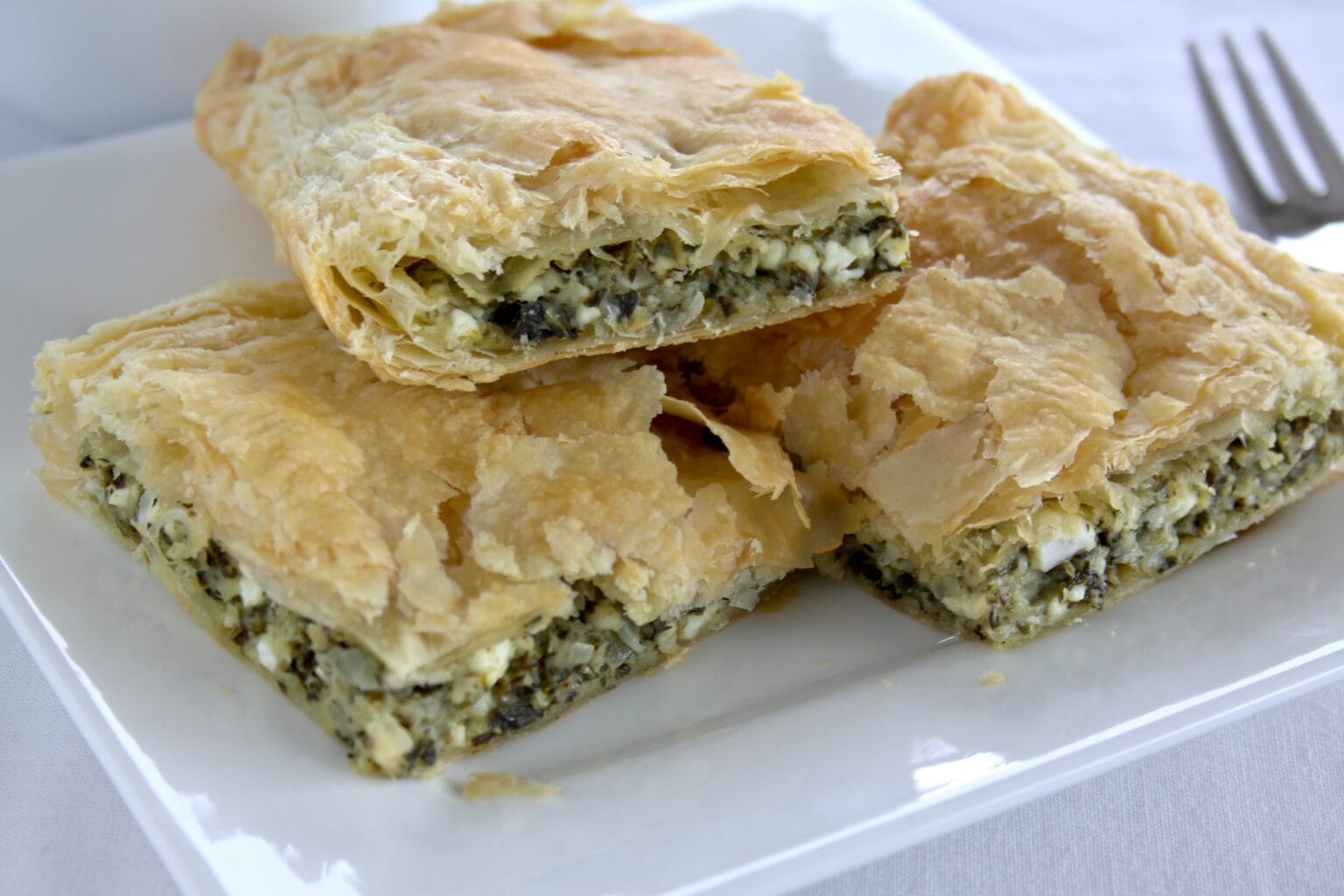 Calzone di sfoglia farcito con ricotta e spinaci: un manicaretto top