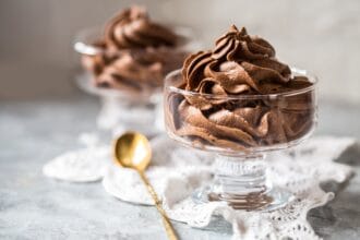 Ganache al cioccolato: facile e veloce, solo 2 ingredienti