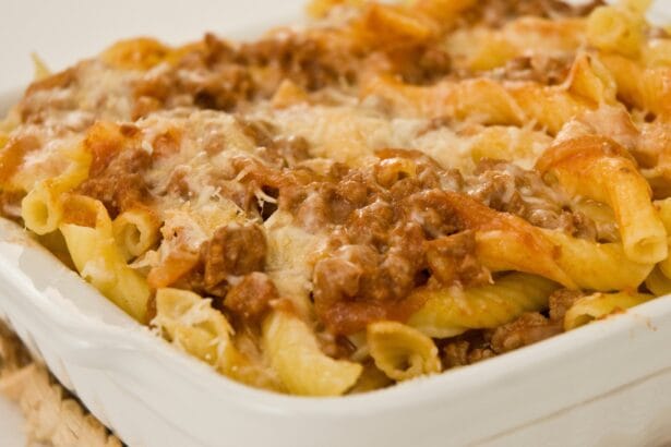 Pasta al forno al ragù bianco: una delizia perfetta per i pranzi in famiglia