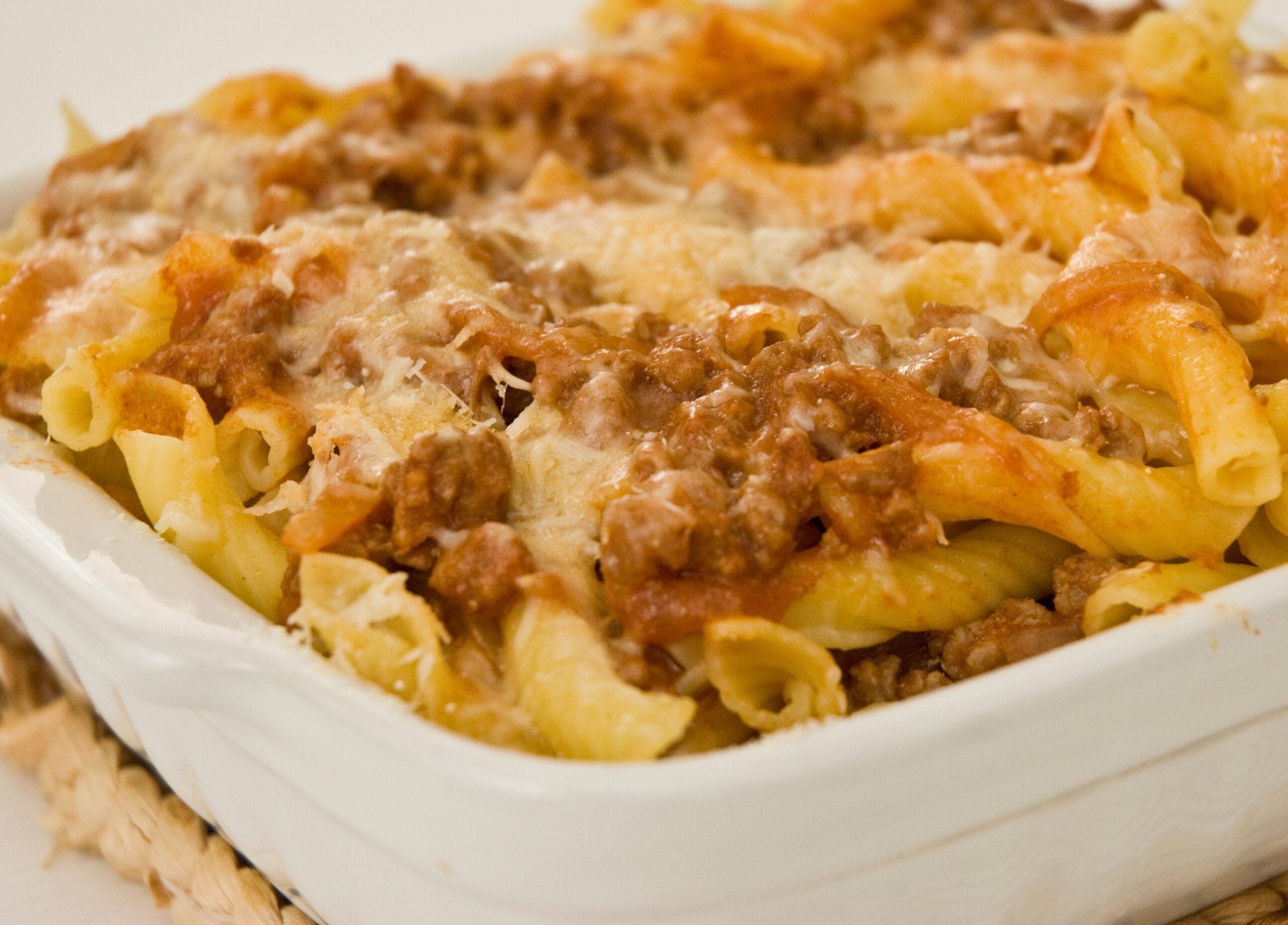 Pasta al forno al ragù bianco: una delizia perfetta per i pranzi in famiglia