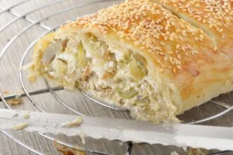 Strudel salato ai carciofi: filante e super saporito, perfetto come antipasto