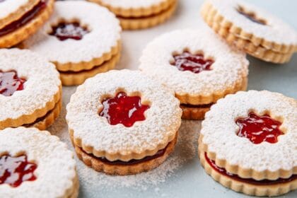 Biscotti Linzer: la ricetta dei biscottini natalizi tipici dell’Alto Adige