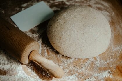 Impasto integrale per pizza: come prepararlo, cuocerlo e conservarlo