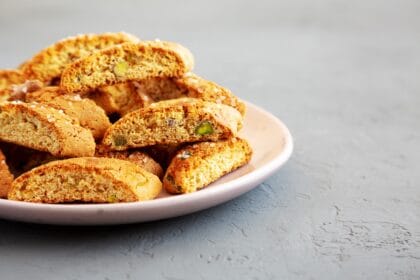Tozzetti salati mandorle e pistacchio: perfetti da sgranocchiare come aperitivo