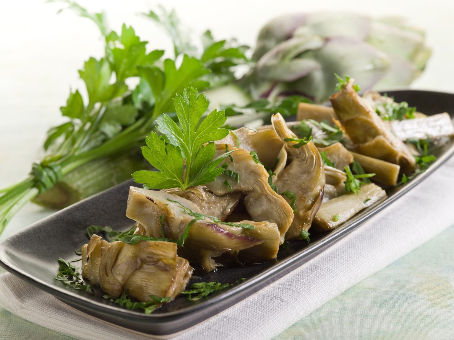 Carciofi in umido: cuociono lentamente e sono spaziali