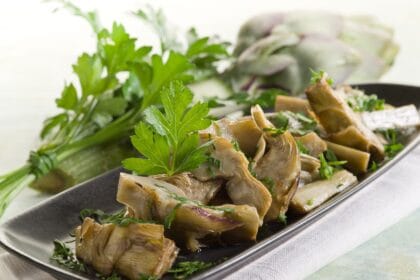 Carciofi in umido: cuociono lentamente e sono spaziali
