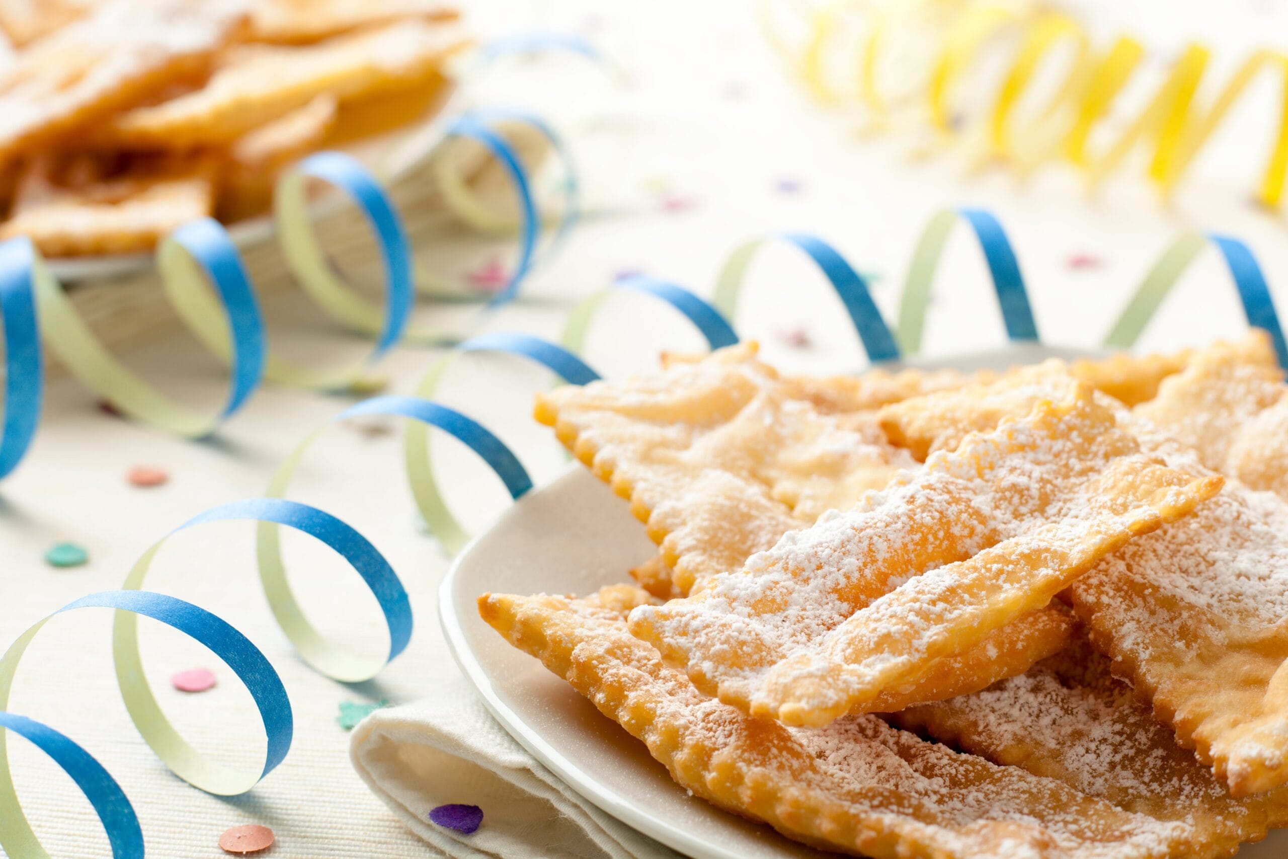 Chiacchiere di Carnevale bollose e fragranti: la delizia del momento