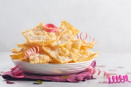 Chiacchiere furbe: le preparo con due soli ingredienti