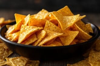 Chips croccanti di mais: in forno o in friggitrice ad aria