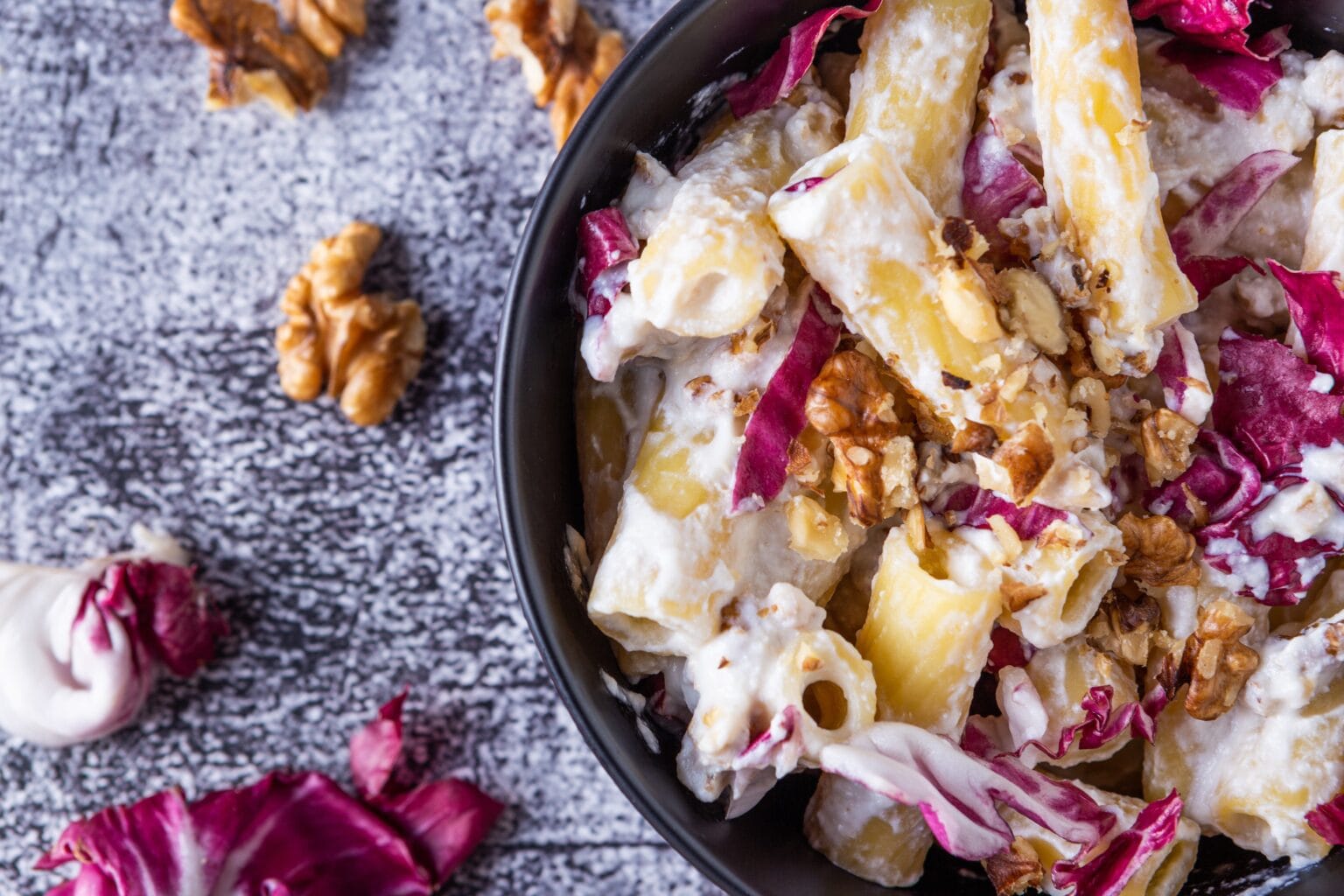 Pasta radicchio e noci: cremosa e irresistibile, facile facile