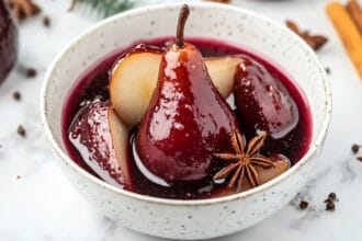 Pere al vino rosso: un dessert speziato e voluttuoso