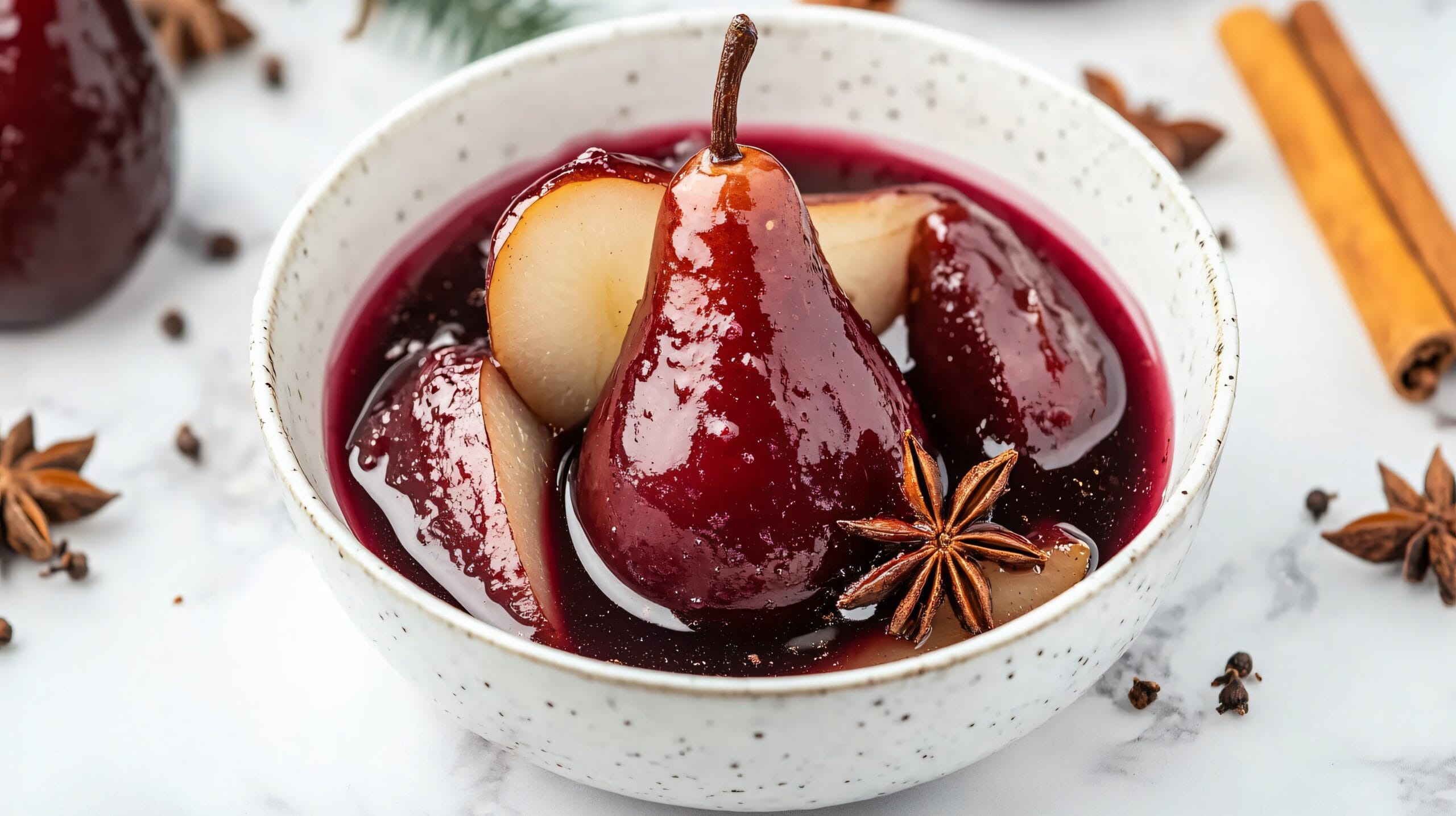 Pere al vino rosso: un dessert speziato e voluttuoso