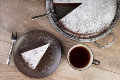 Torta cioccolato e caffè: soffice e aromatica, la ricarica del mattino