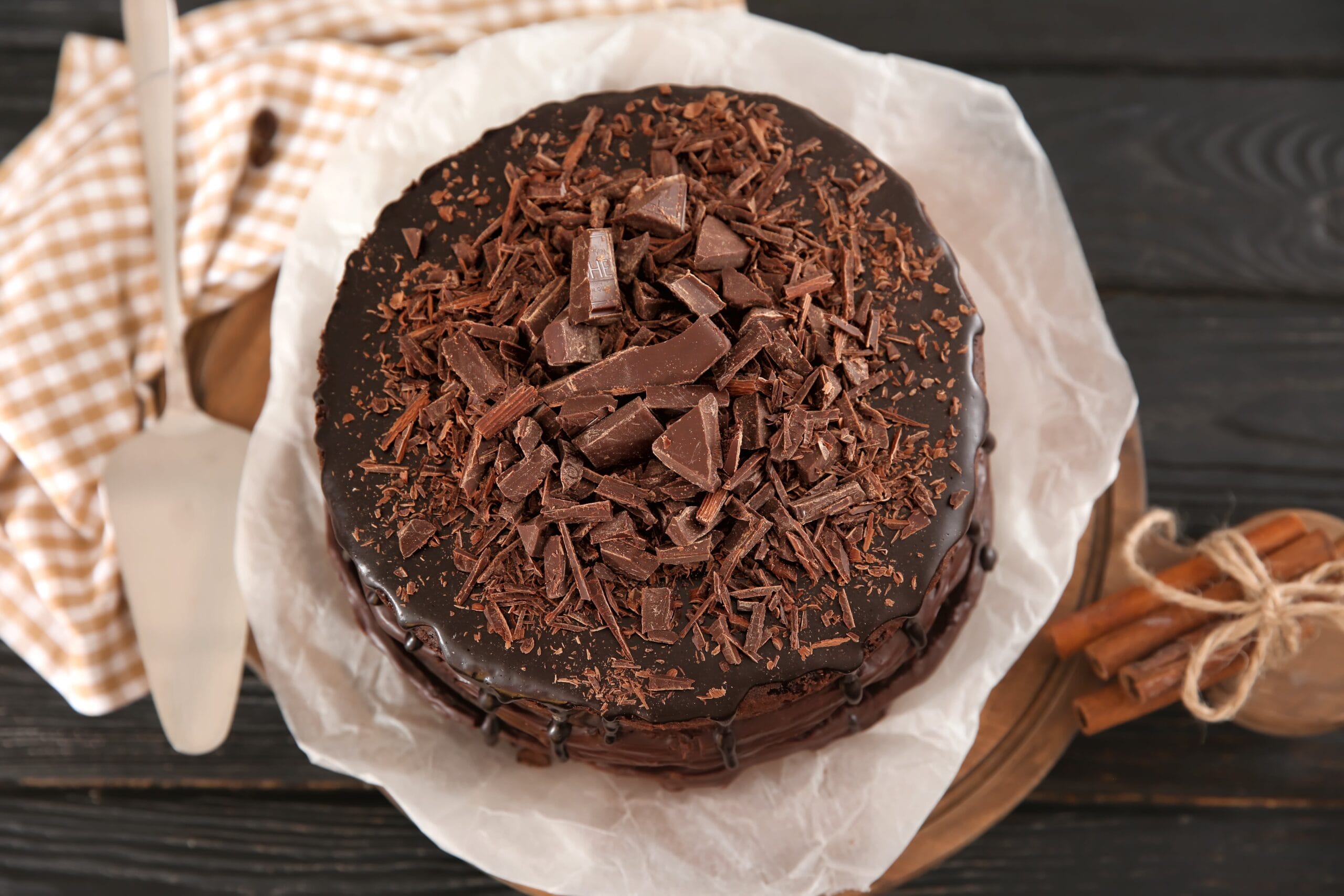 Torta sfarzosa al cioccolato: bastano solo 2 ingredienti