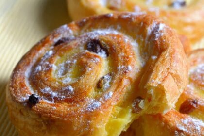 Girelle danesi crema e uvetta: un vortice di piacere