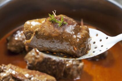 Involtini sugosi di carne: succulenti e irresistibili