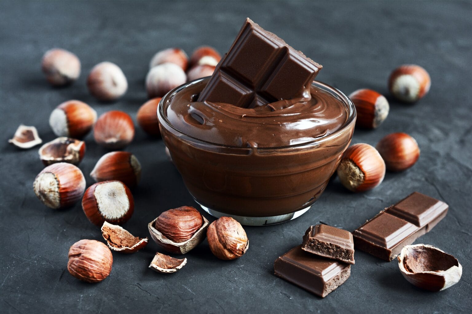 Nutella fatta in casa: si prepara in 5 minuti ed è buonissima