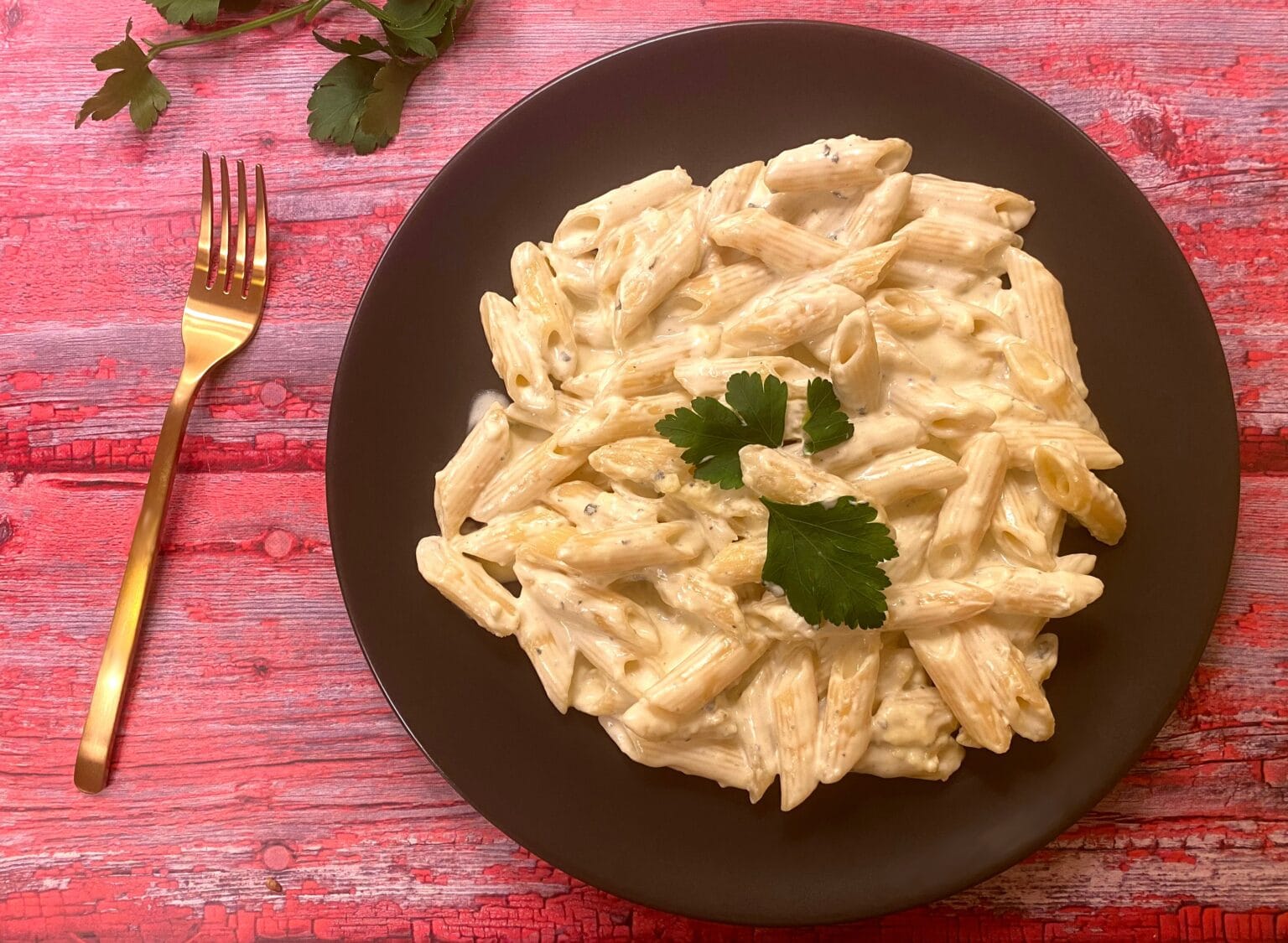 Pasta filante alla crema di parmigiano: irresistibile