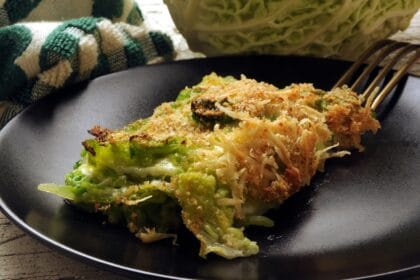 Verza gratinata: con una superficie croccante e dorata che invita all’assaggio