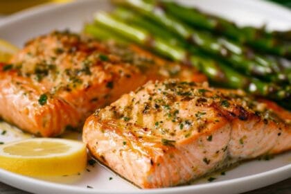 Salmone e asparagi al forno, elegante, raffinato, primaverile