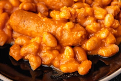 Salsicce e fagioli: un piatto unico, rustico e ruspante