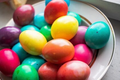 Uova sode colorate per una Pasqua dalle mille sfumature