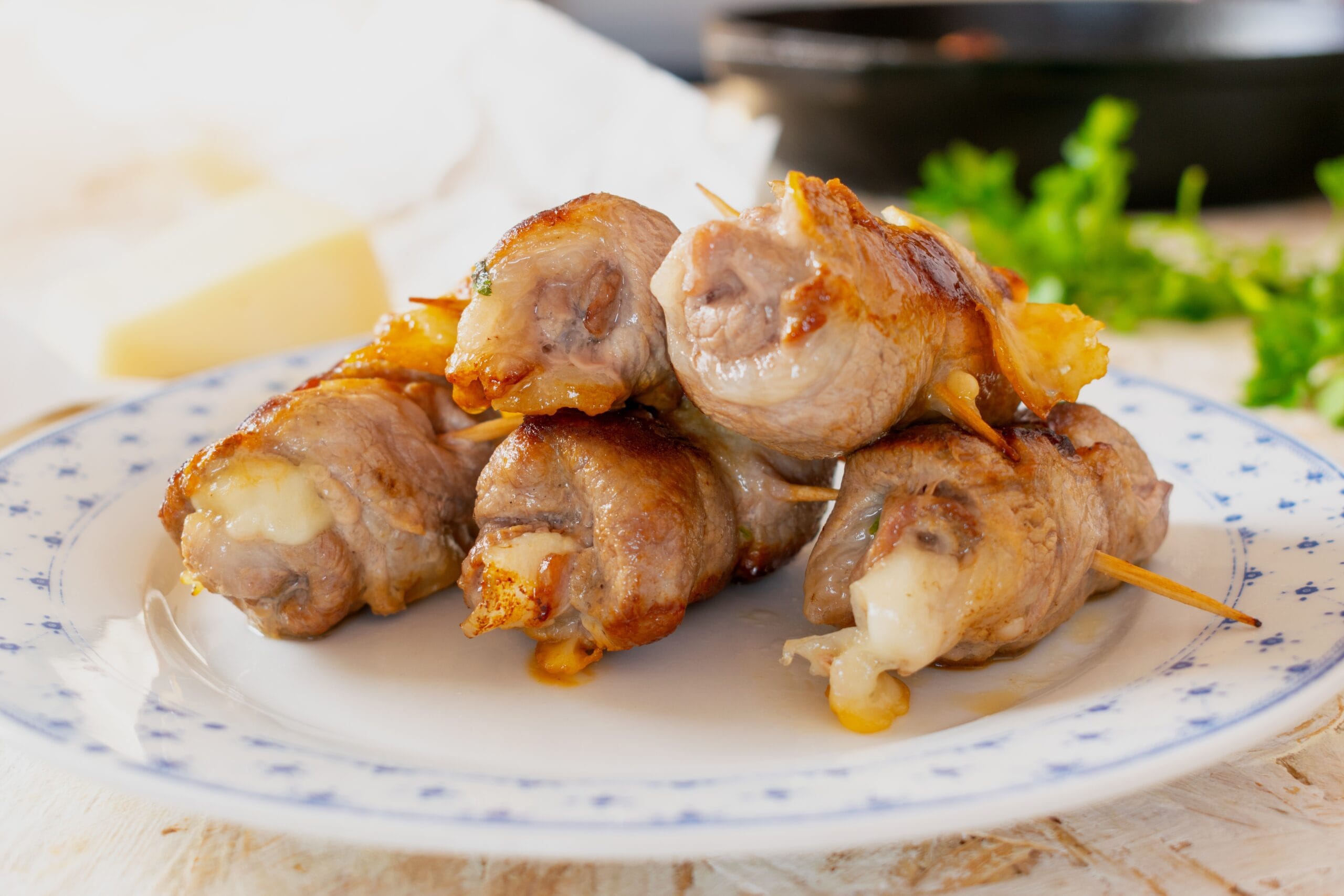 Bombette di capocollo: succulenti bocconcini ripieni al forno