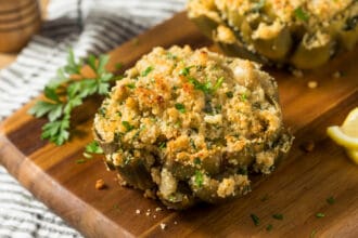 Carciofi gratinati: hanno una superficie croccante e un cuore filante