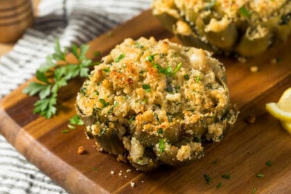 Carciofi gratinati: hanno una superficie croccante e un cuore filante