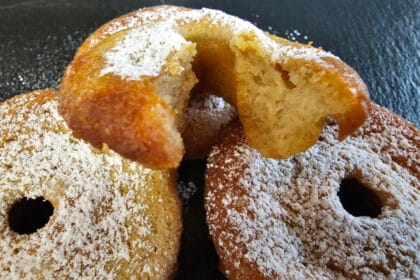 Ho fatto queste ciambelline morbidissime con il kefir in scadenza in frigo: una delizia con solo 95 Kcal