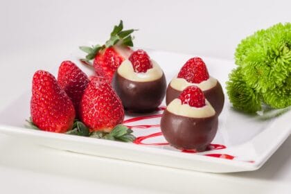 Fragole al doppio cioccolato: i bocconcini di tendenza che fanno impazzire tutti