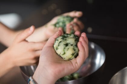 Polpette patate e spinaci con cuore filante: vegetariane e genuine