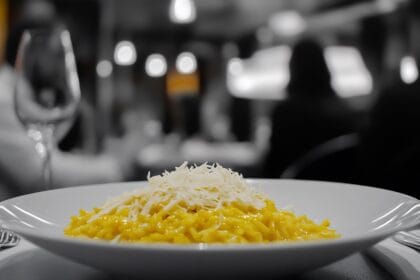 Risotto allo zafferano: un grande classico della cucina milanese