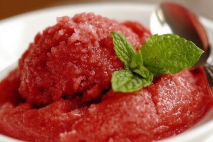 Sorbetto ai lamponi senza sorbettiera e senza gelatiera