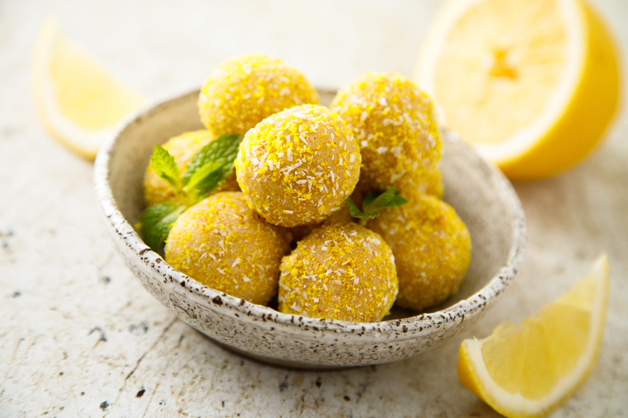 Tartufini al limone: freschi e cremosi, un morso d’estate