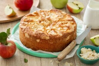 Torta mele e mandorle
