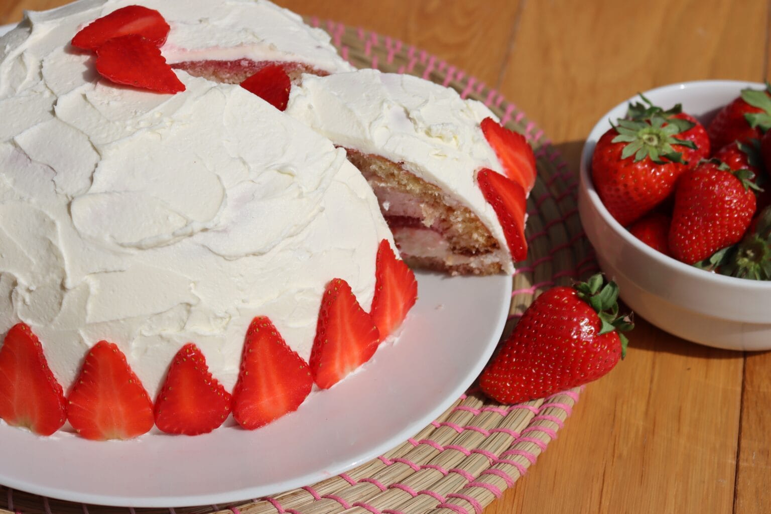 Zuccotto alle fragole: un dolce senza cottura veloce e goloso