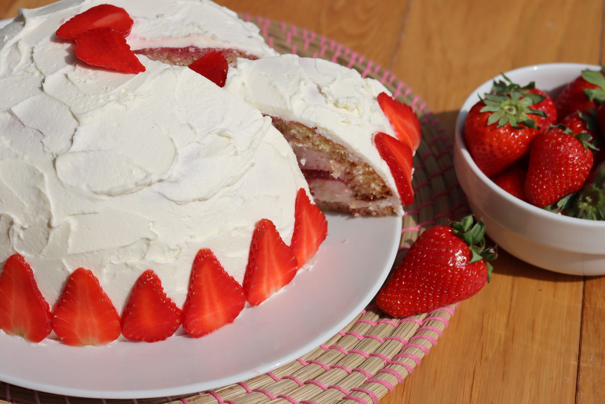 Zuccotto alle fragole: un dolce senza cottura veloce e goloso