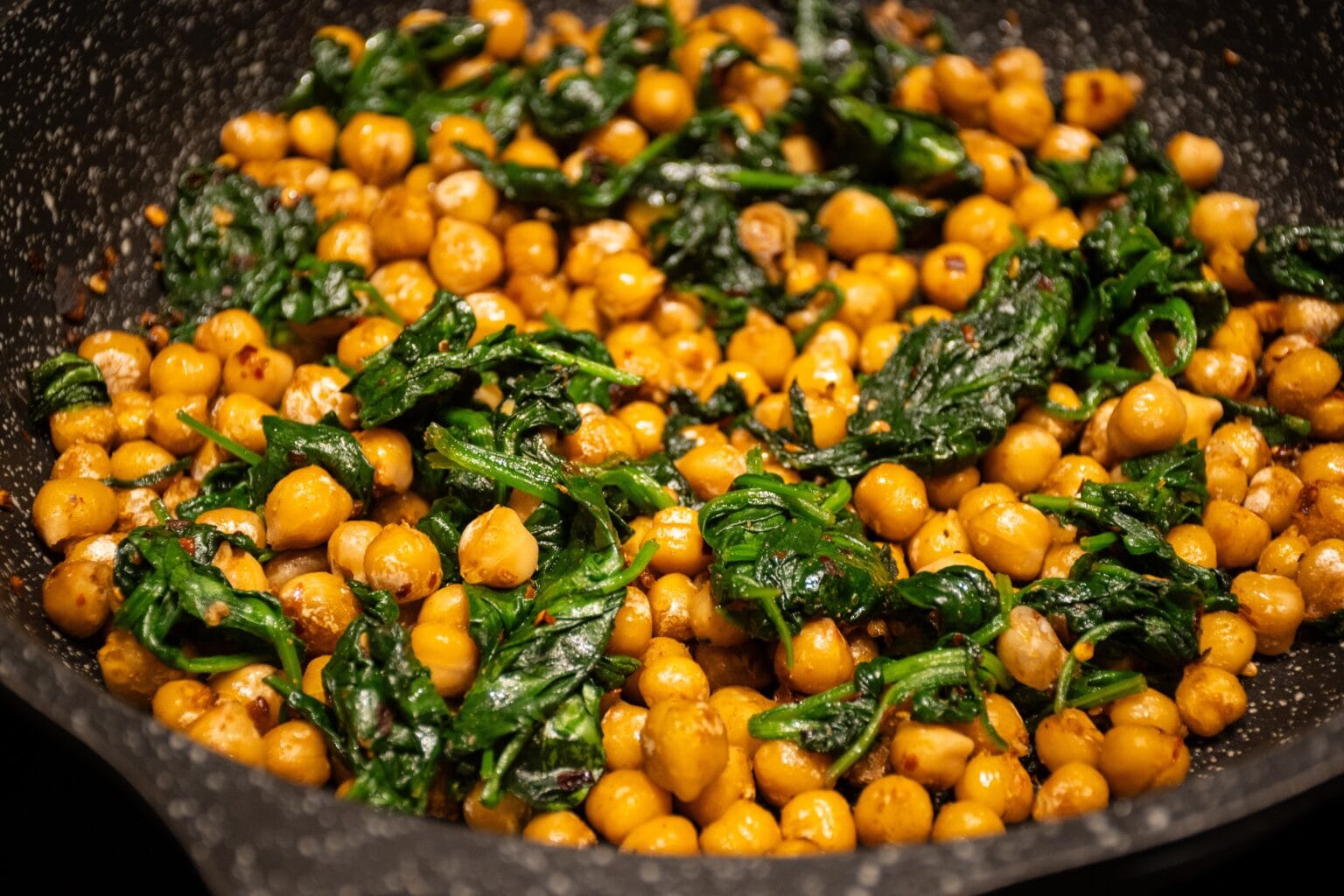 Ceci e spinaci: un contorno sfizioso, perfetto anche sulle bruschette